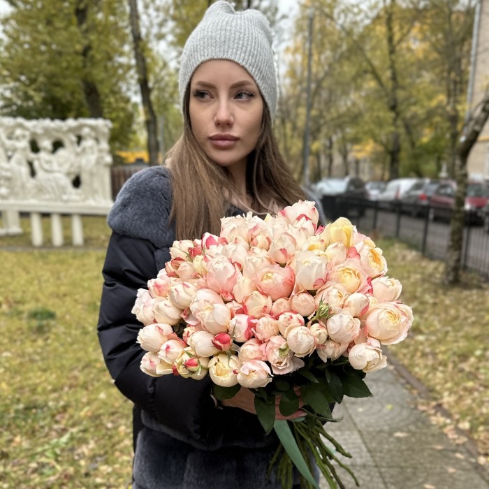 Кустовая пионовидная роза Принцесса Суки