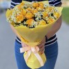 Кустовая роза Айлайнер с ромашкой