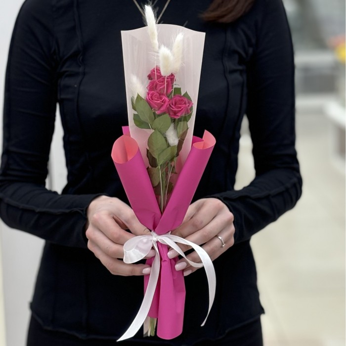 Кустовая роза Глория в упаковке