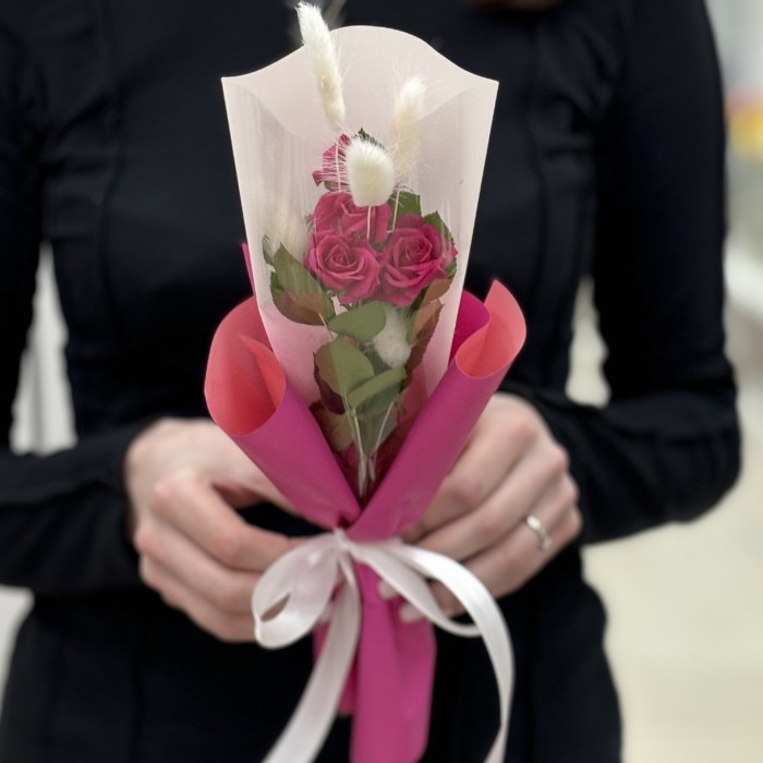 Кустовая роза Глория в упаковке