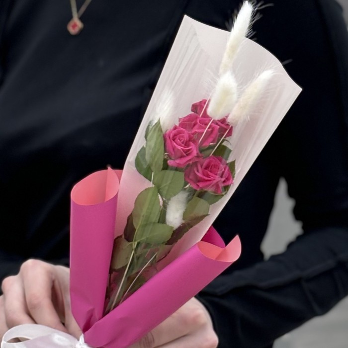 Кустовая роза Глория в упаковке