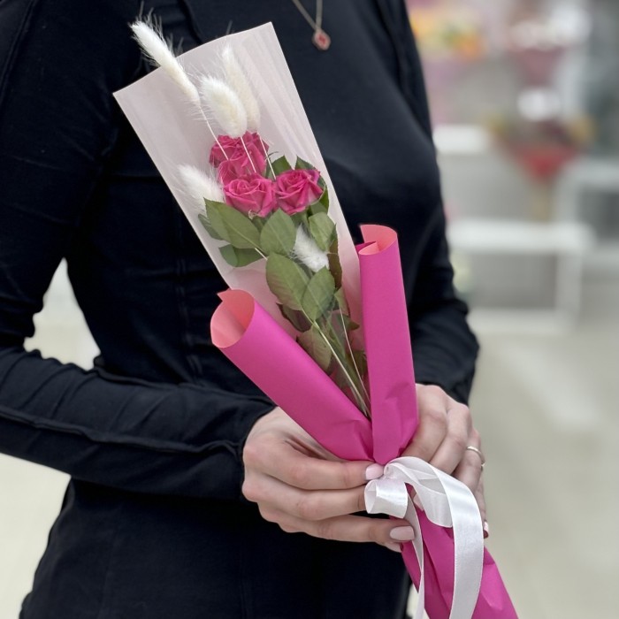 Кустовая роза Глория в упаковке