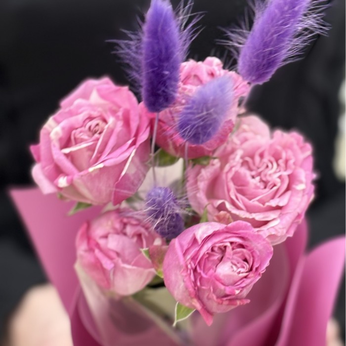 Кустовая роза Мисти Баблс в упаковке