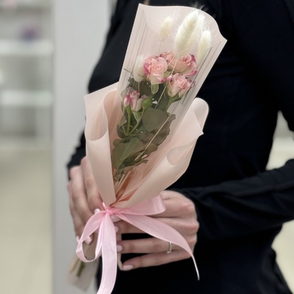 Кустовая роза Рефлекс в упаковке