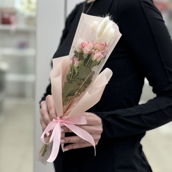 Кустовая роза Рефлекс в упаковке