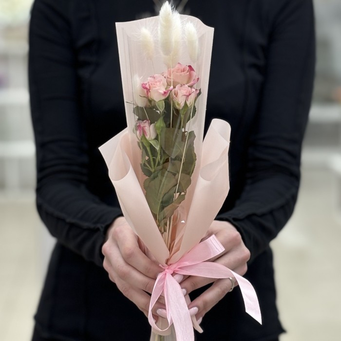 Кустовая роза Рефлекс в упаковке