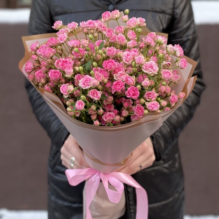 Кустовая розовая роза Джипси