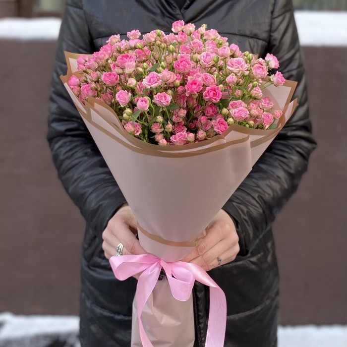 Кустовая розовая роза Джипси