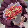 Кустовые розы Саммер Дэнс с ромашками