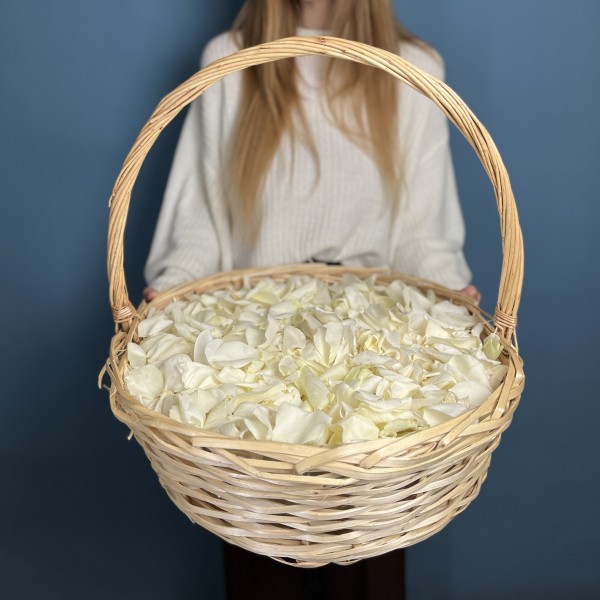 Лепестки в корзине белые 15 л