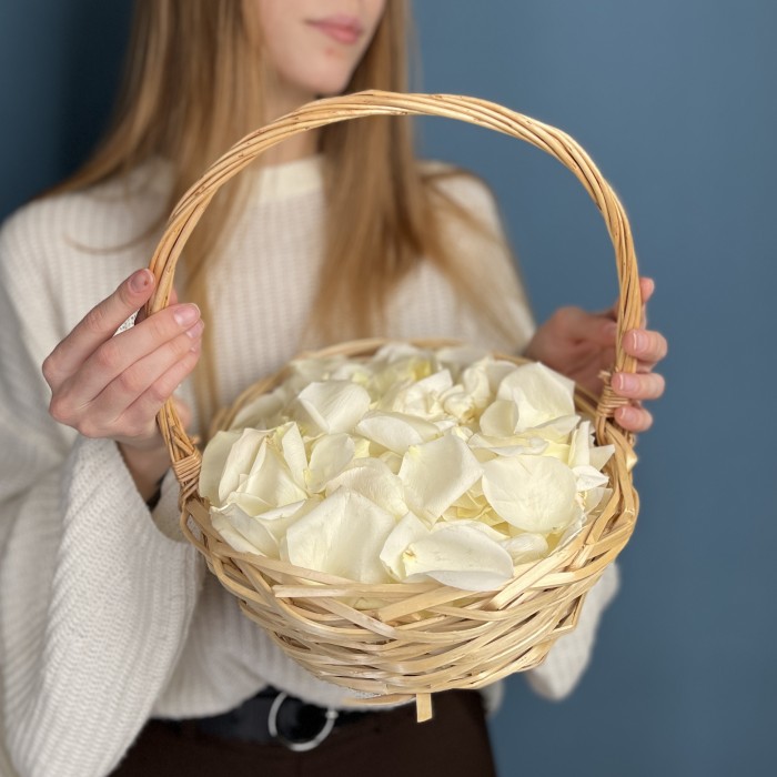 Лепестки в корзине белые 5 л