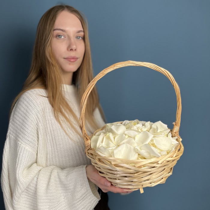 Лепестки в корзине белые 5 л