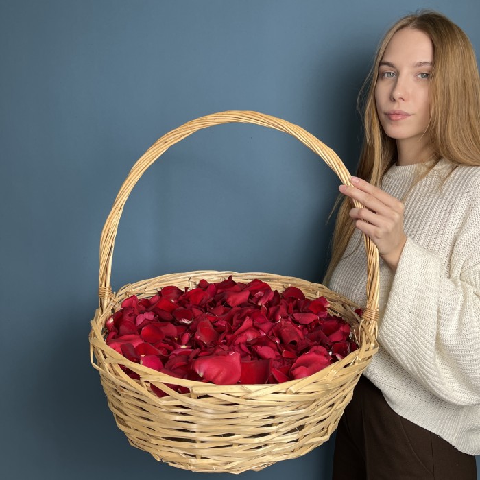 Лепестки в корзине красные 15 л