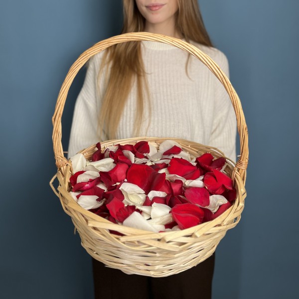 Лепестки в корзине красные и белые 10 л