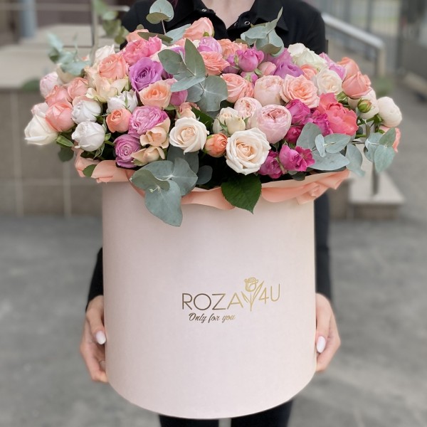 MIX кустовых пионовидных роз в коробке