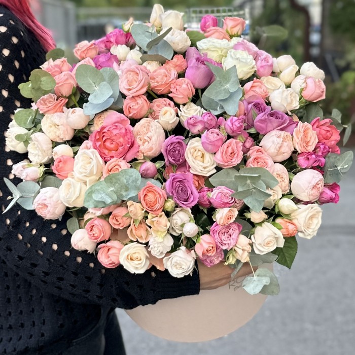 MIX кустовых пионовидных роз в коробке