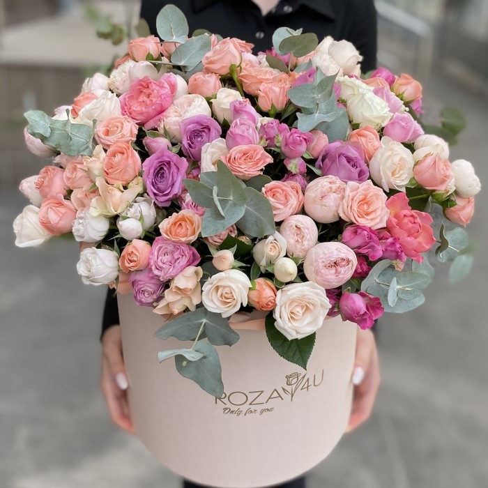 MIX кустовых пионовидных роз в коробке