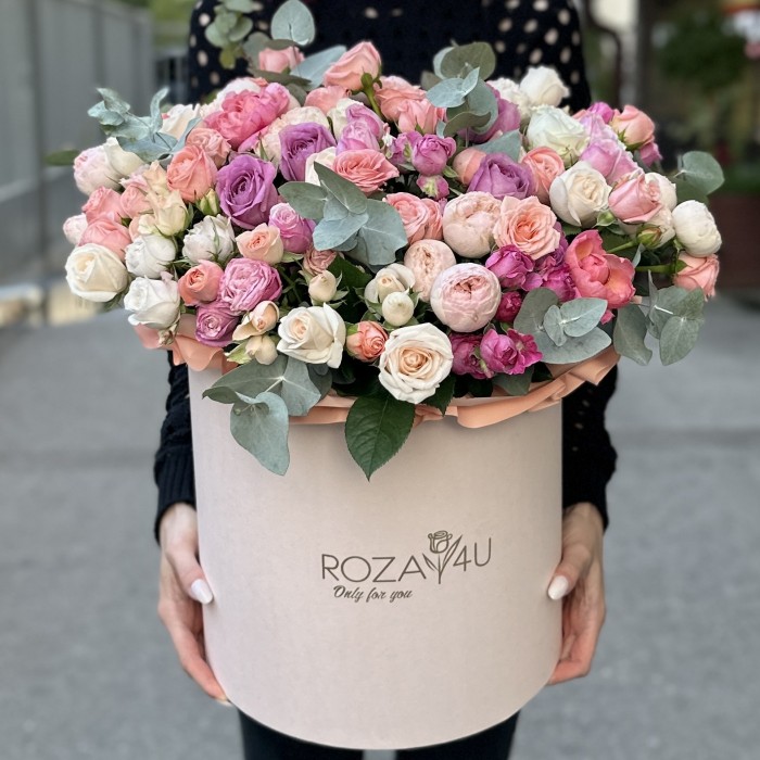MIX кустовых пионовидных роз в коробке