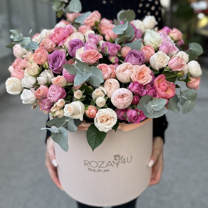 MIX кустовых пионовидных роз в коробке