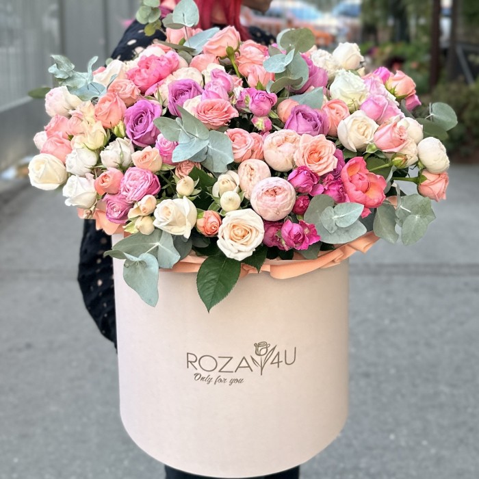 MIX кустовых пионовидных роз в коробке