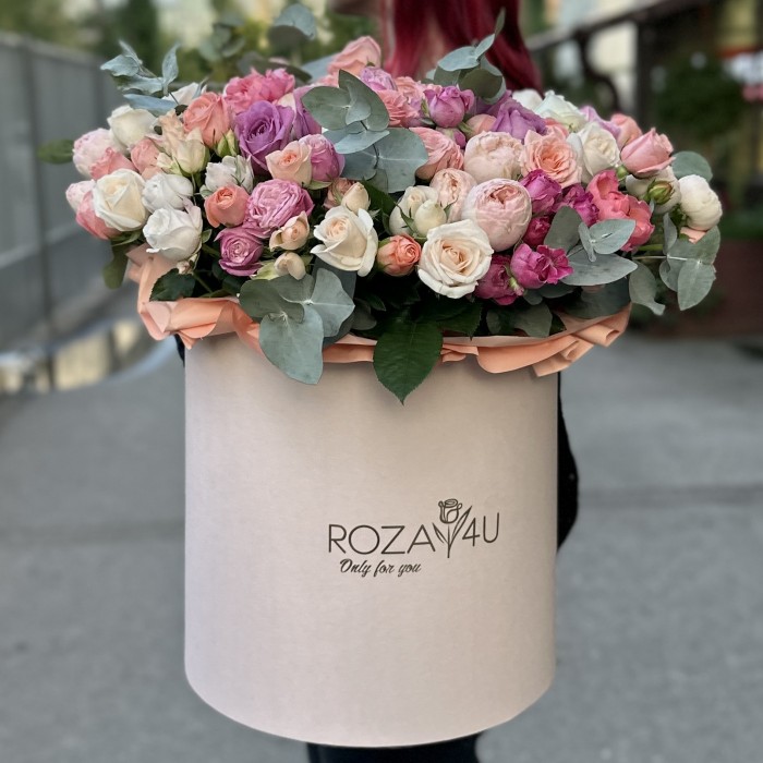 MIX кустовых пионовидных роз в коробке