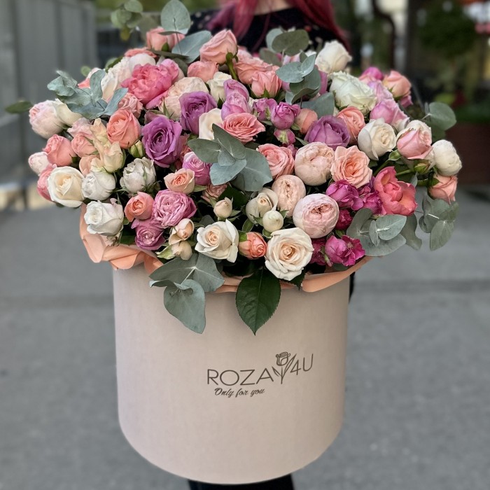 MIX кустовых пионовидных роз в коробке