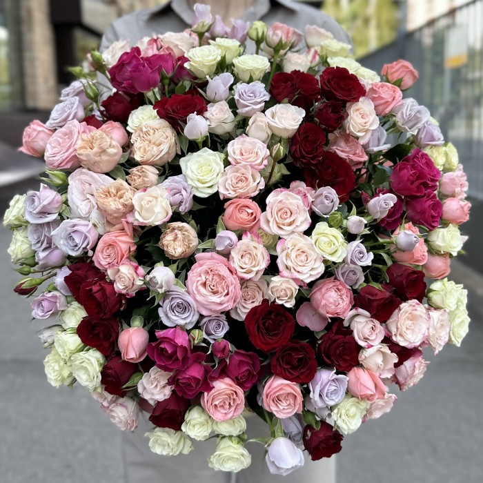 MIX кустовых пионовидных роз в коробке