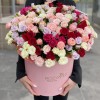 MIX кустовых пионовидных роз в коробке