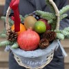 Маленькая Новогодняя подарочная корзина с фруктами