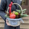 Маленькая Новогодняя подарочная корзина с фруктами