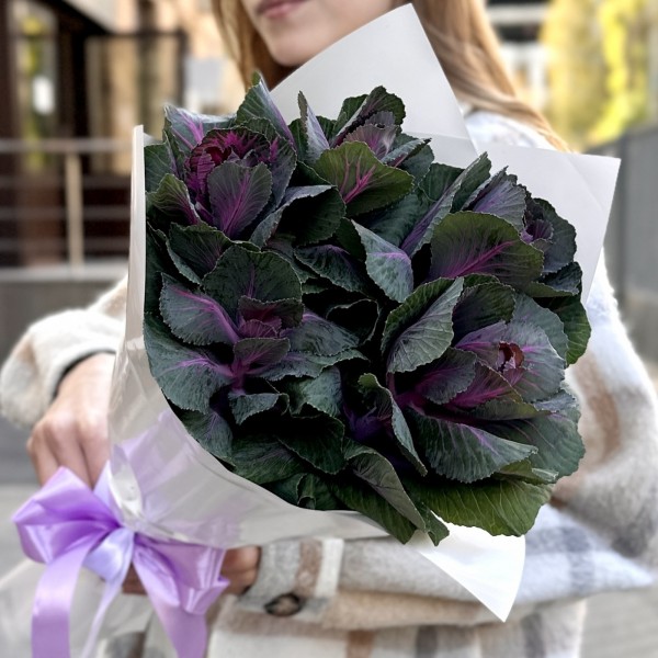 Маленький букет из кустовой брассики Светлана