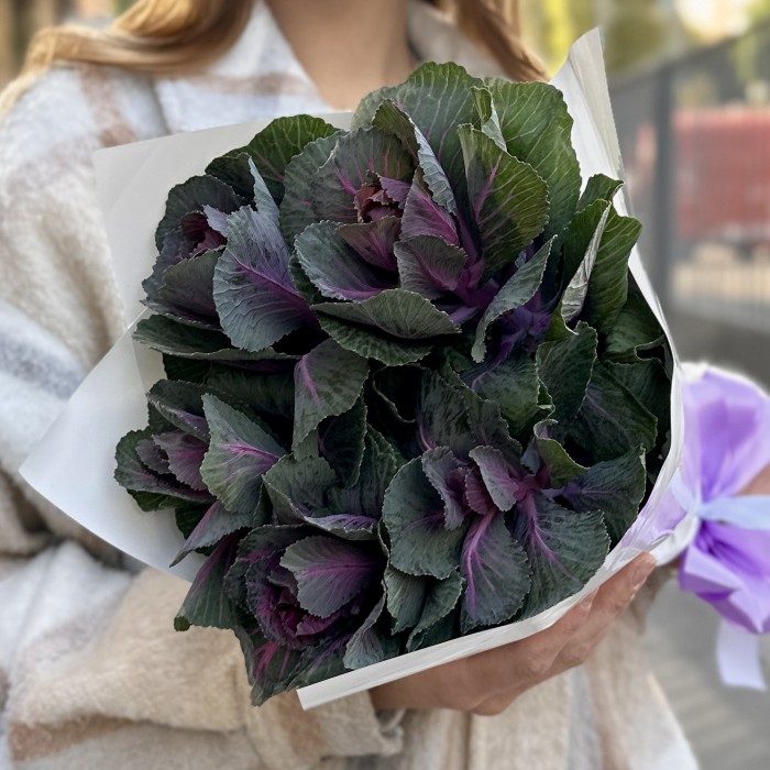 Маленький букет из кустовой брассики Светлана