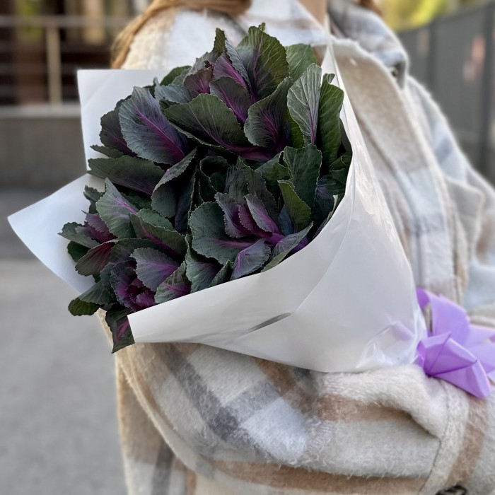 Маленький букет из кустовой брассики Светлана