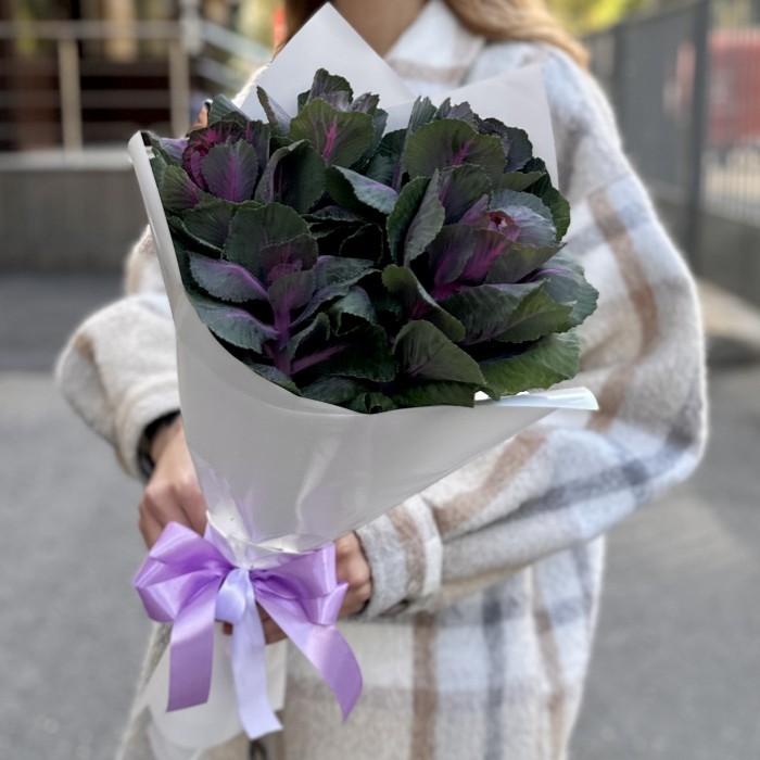 Маленький букет из кустовой брассики Светлана