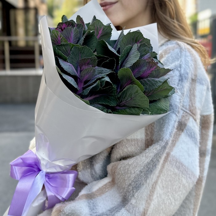 Маленький букет из кустовой брассики Светлана