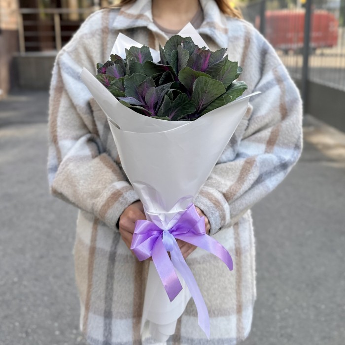 Маленький букет из кустовой брассики Светлана