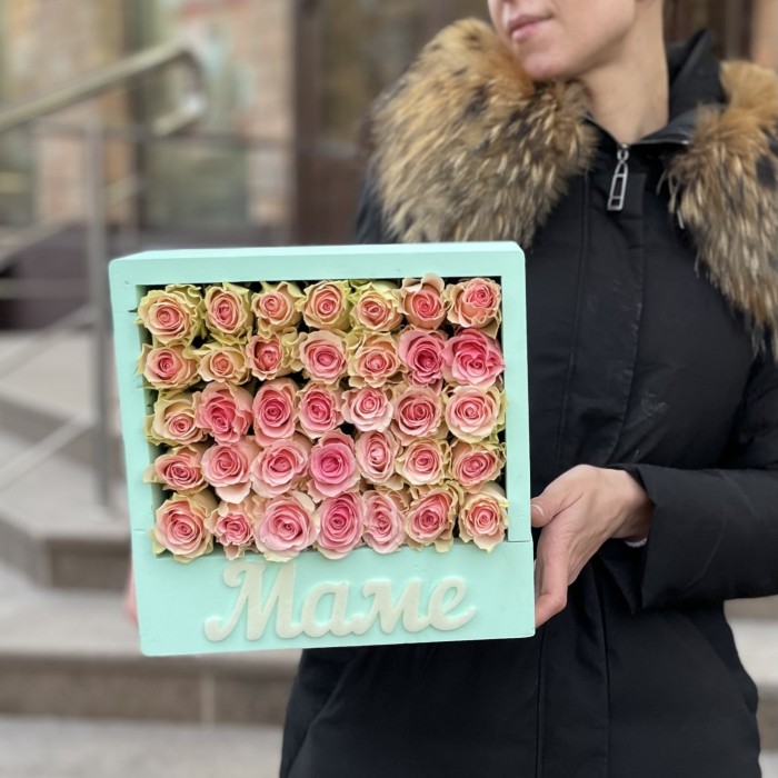 Коробка с нежно-розовой розой Маме