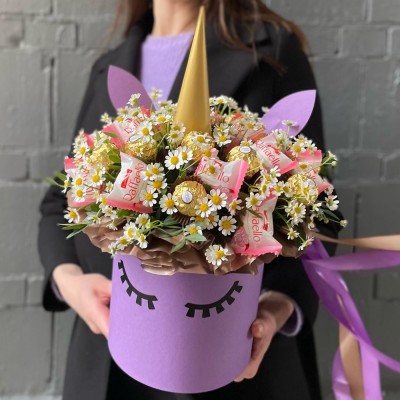 Коробка Единорог с ромашками и конфетами