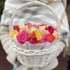 MIX из роз в корзинке