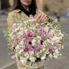 51 ароматная маттиола в корзине