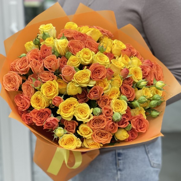 25 солнечных кустовых роз