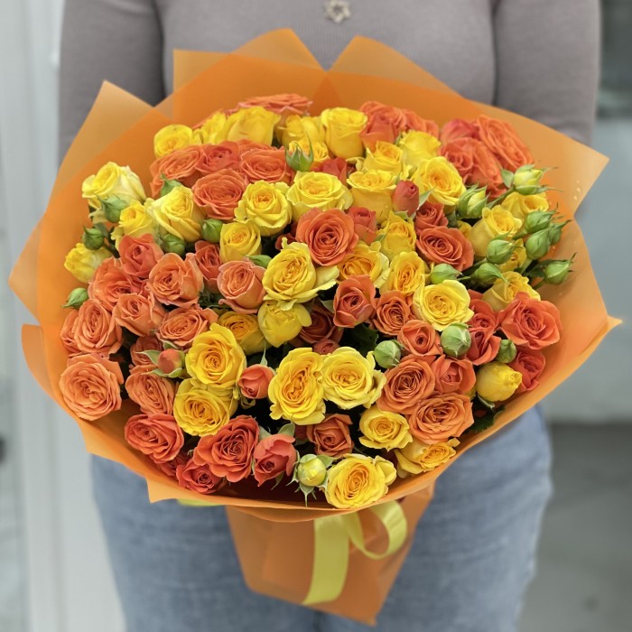 25 солнечных кустовых роз