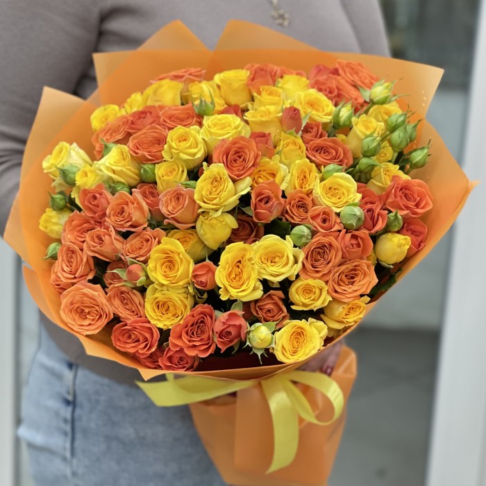 25 солнечных кустовых роз