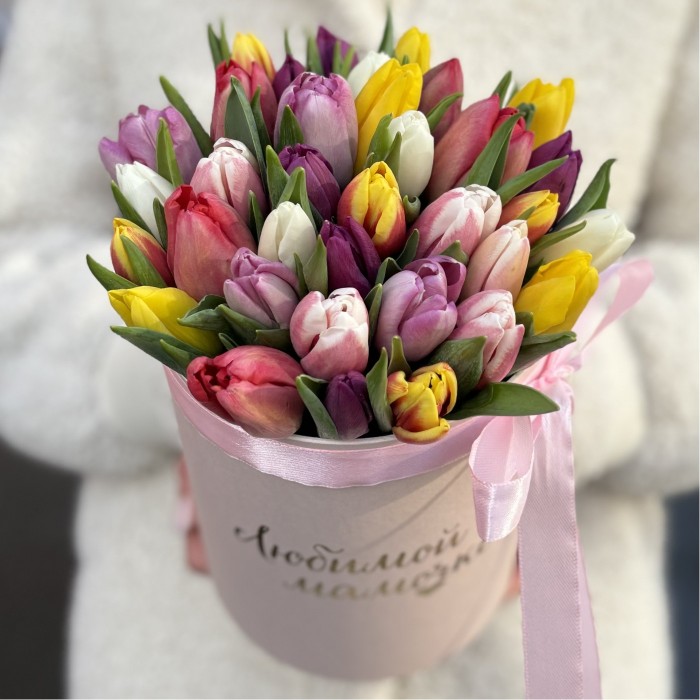Микс тюльпанов в коробке Любимой Мамочке