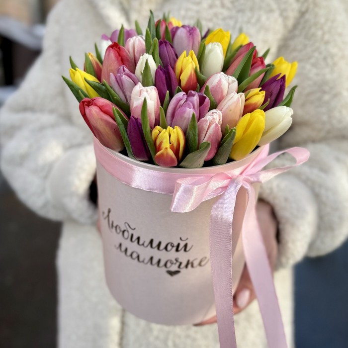 Микс тюльпанов в коробке Любимой Мамочке