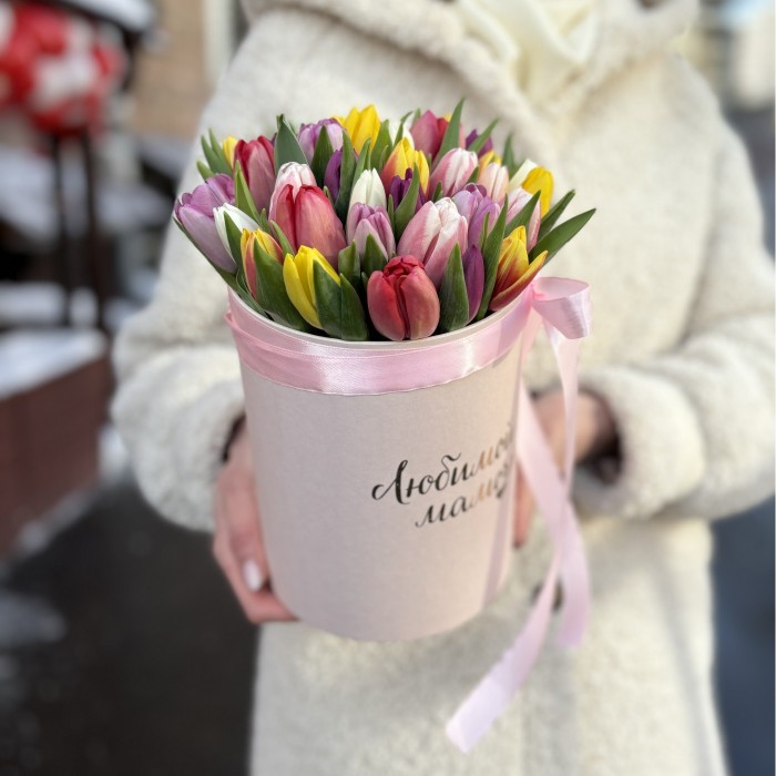 Микс тюльпанов в коробке Любимой Мамочке
