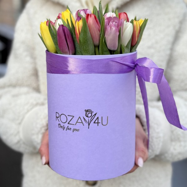 Микс тюльпанов в лиловой коробке