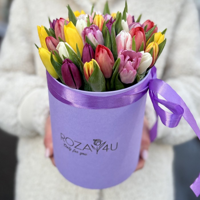 Микс тюльпанов в лиловой коробке
