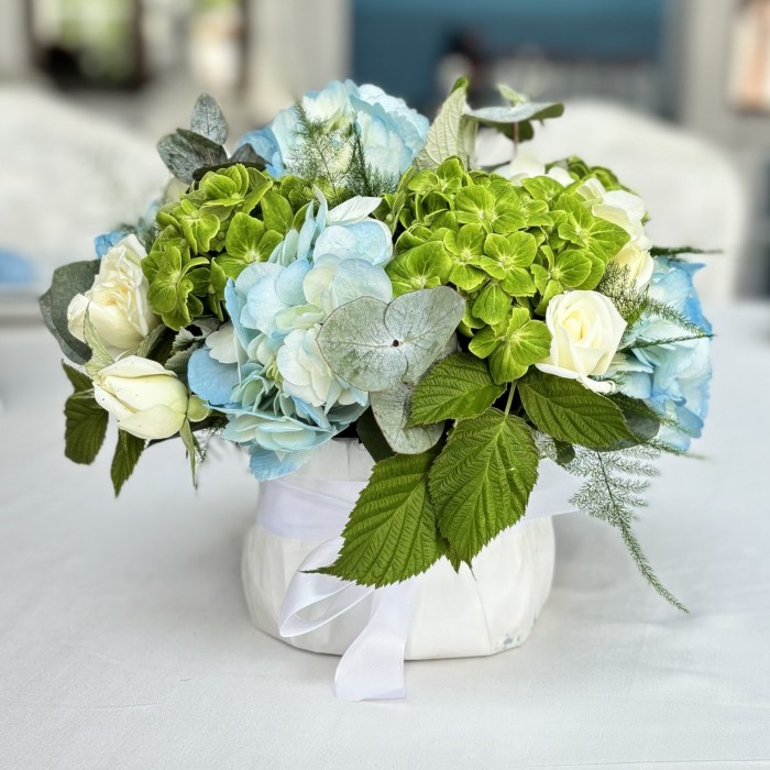 Мини композиция с цветами Бирюза