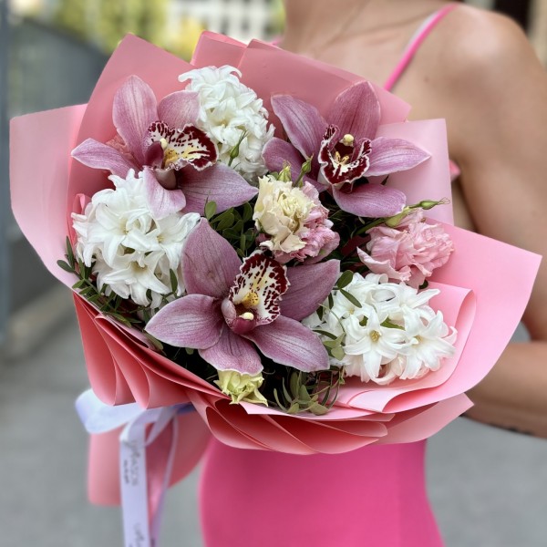 Розовый букет с орхидеями и гиацинтами Мини